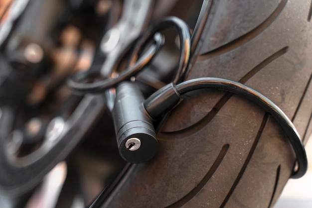 Free photo close up on man preparing to steal a motorcycle