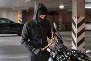 Free photo close up on man preparing to steal a motorcycle