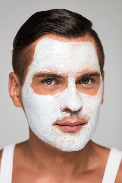 Free photo close-up man wearing skincare product