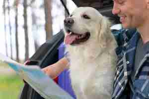 Free photo close up man with cute dog