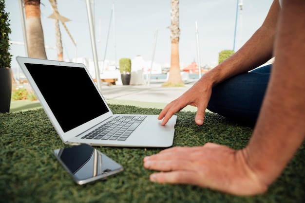 Free photo close-up man with portable devices