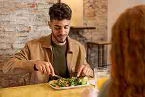 Free photo close up man and woman at table