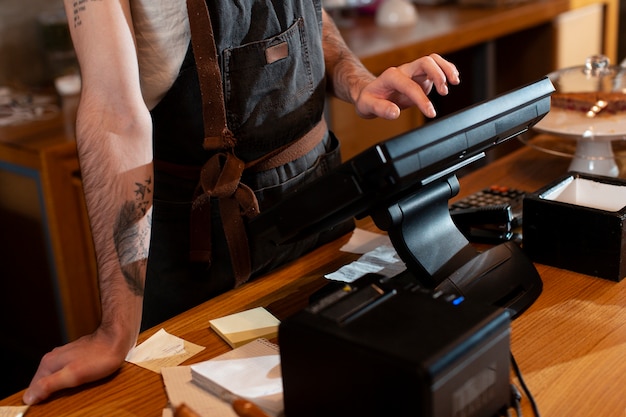 Free photo close-up of man working at cash register