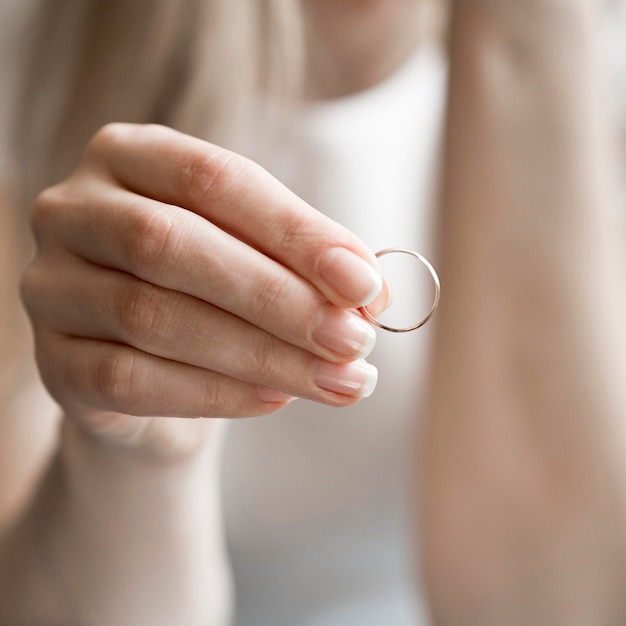 Free photo close-up marriage ring