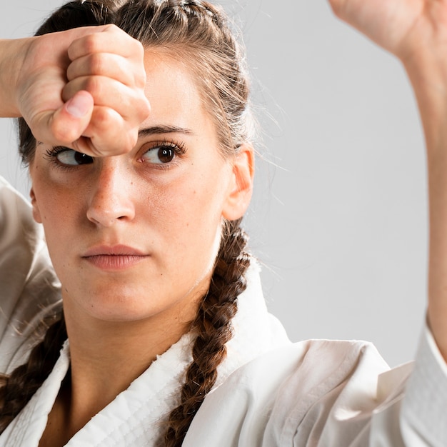 Free photo close-up martial arts woman ready to fight