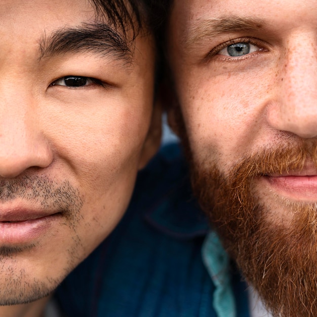 Free photo close-up men posing together