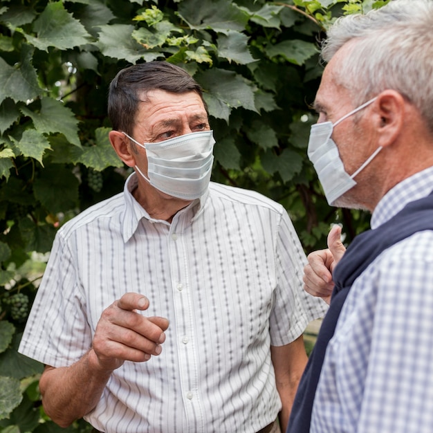 Free photo close-up men wearing masks