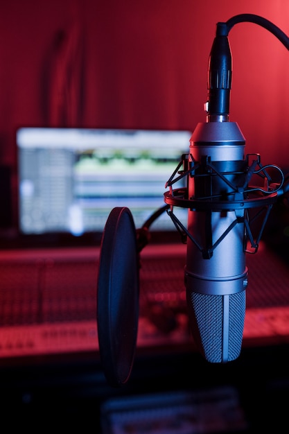 Close up microphone and pop filter