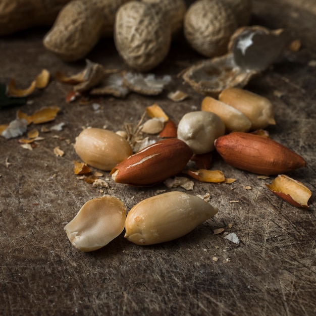 Free photo close-up mixture of tasty peanuts