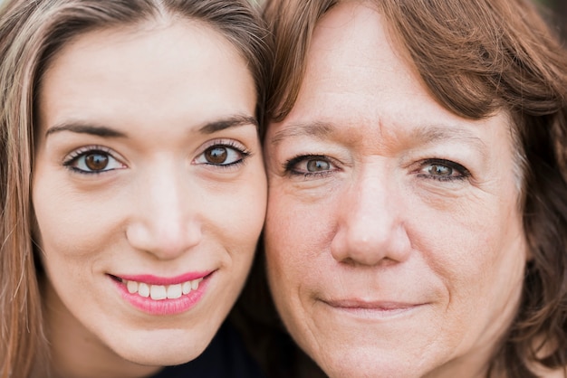 Free photo close-up of mother and daughter's face