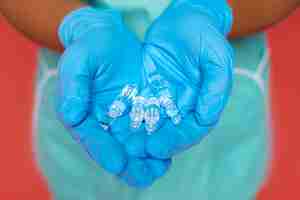 Free photo close up on nurse preparing vaccine