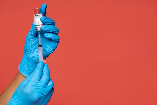 Free photo close up on nurse preparing vaccine