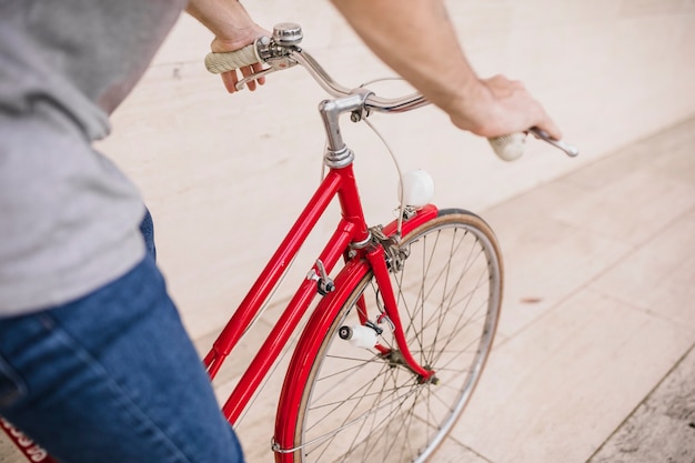 無料写真 自転車に乗っている人のクローズアップ