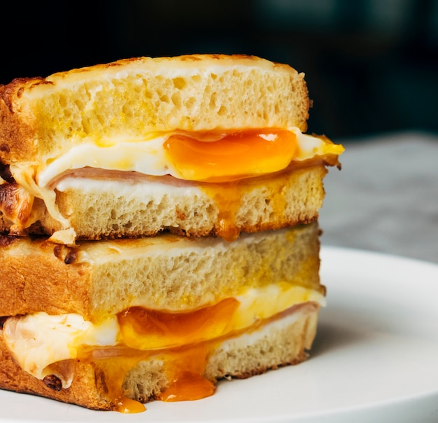 Бесплатное фото Закройте яичный сэндвич
