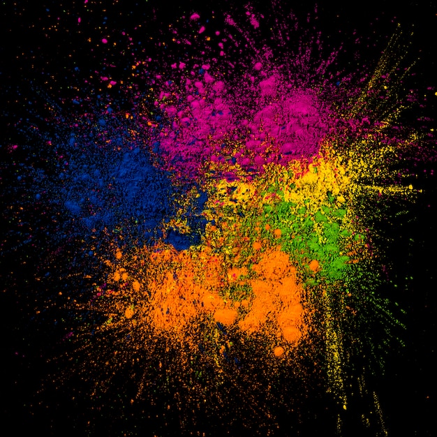 Бесплатное фото Крупный план ярких цветов ранголи на фоне