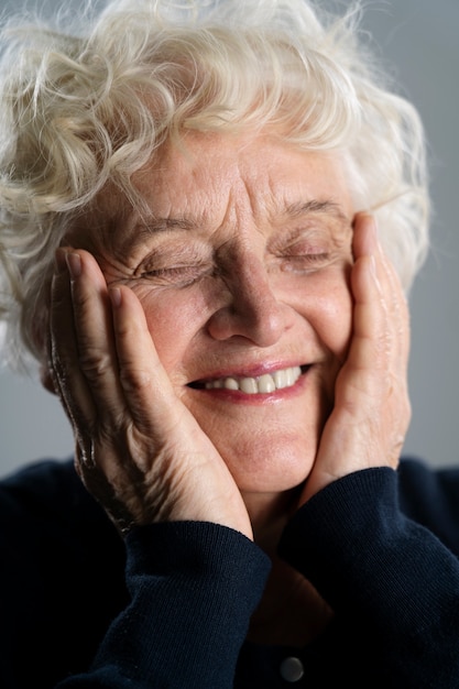 Free photo close up on old person portrait