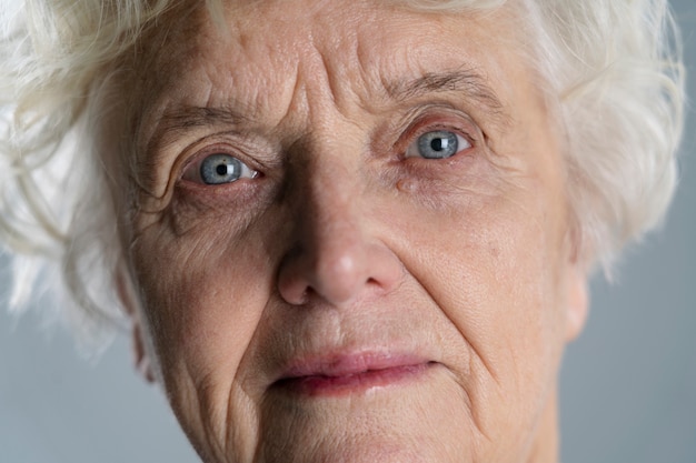 Free photo close up on old person portrait