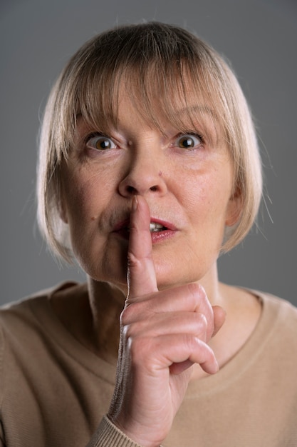 Free photo close up on old person portrait