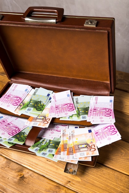 Free photo close-up opened suitcase with euro banknotes