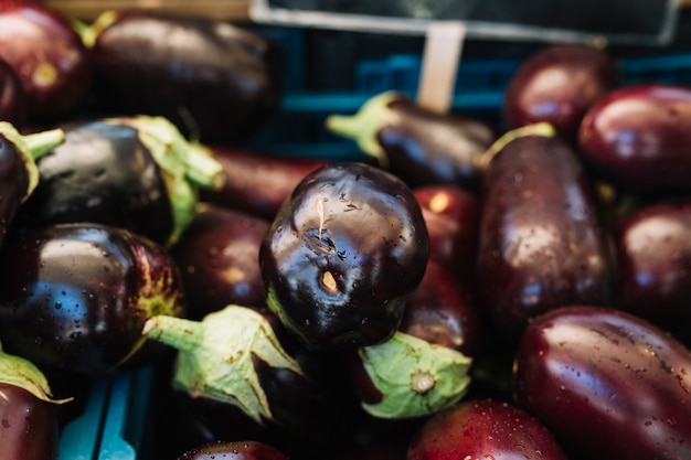 Free photo close-up of organic eggplants