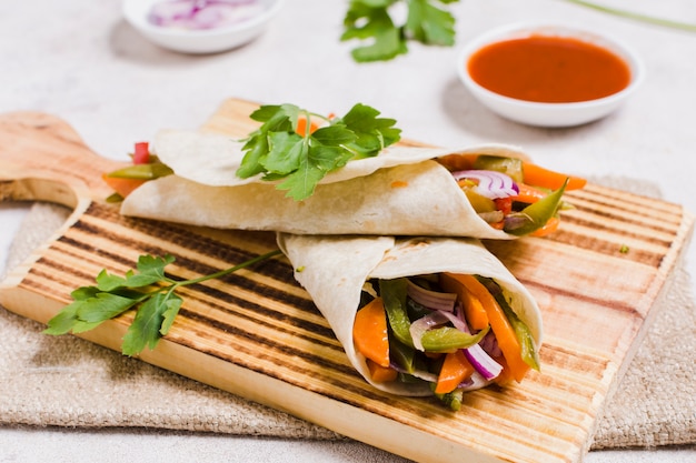 Free photo close-up of organic vegetables wrapped in pita with sauce