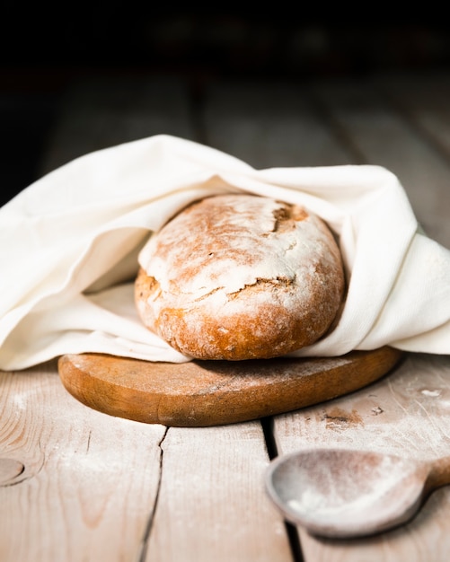 Pane fatto in casa al forno del primo piano