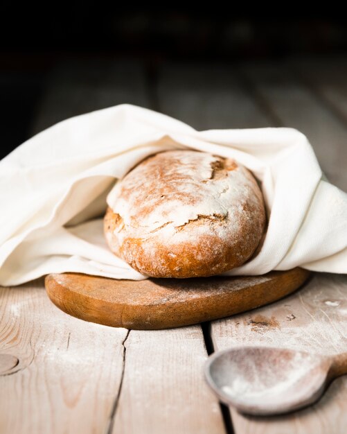 Домашний хлеб, запеченный в духовке