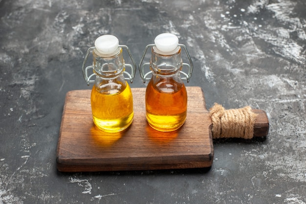 Free photo close up overhead view of two oil bottles on cutting board