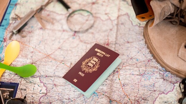 地図上のクローズアップパスポート