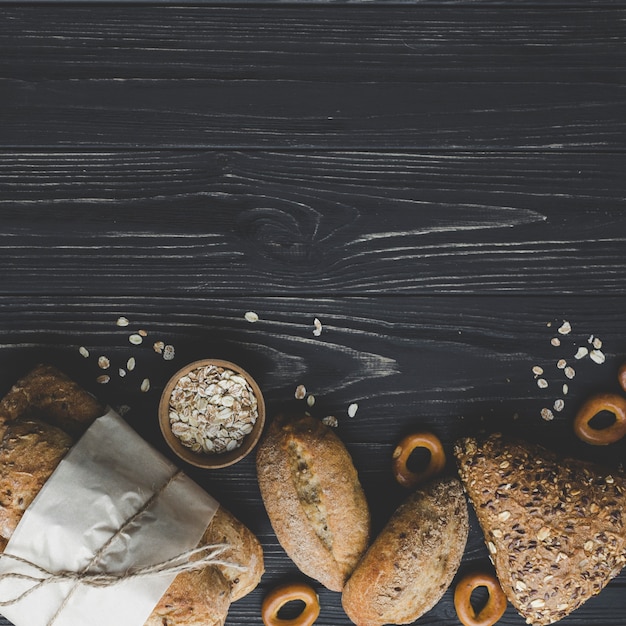 Foto gratuita pasticceria e farina d'avena del primo piano