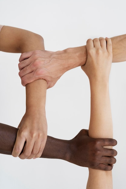 how to describe that people interlocked arms how to describe that people interlocked arms