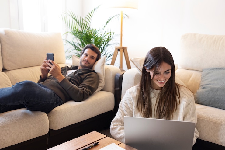 Free Photo close up on people working from home