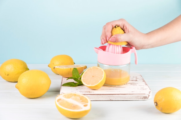 Close up person preparing lemonade