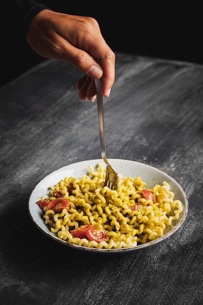 Free photo close-up person with pasta bowl