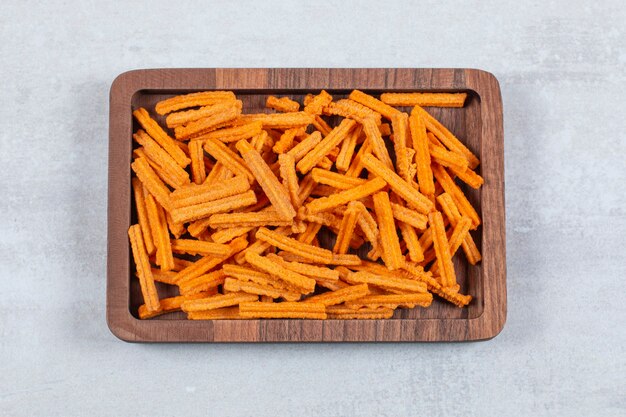 Close up photo of chips on wooden plate.