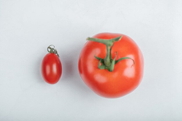 유기농 체리 토마토의 사진을 닫습니다. 고품질 사진