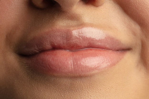 무료 사진 아름다운 여성 입술의 photoshot을 닫습니다.