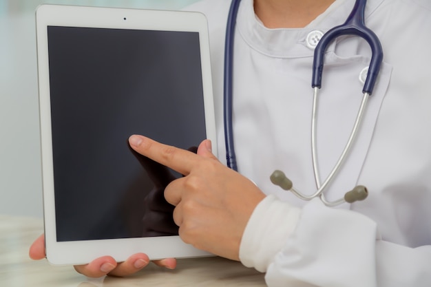 Free photo close-up of physician using a tablet