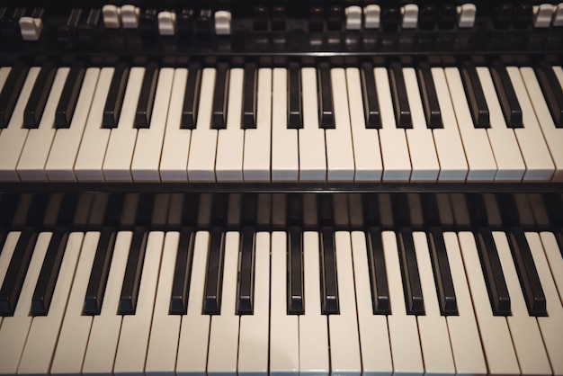 Free photo close-up of piano keyboard