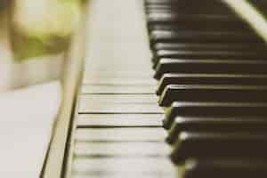 Foto gratuita close-up della tastiera del pianoforte