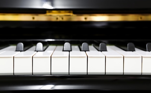 Foto gratuita primo piano dei tasti del piano