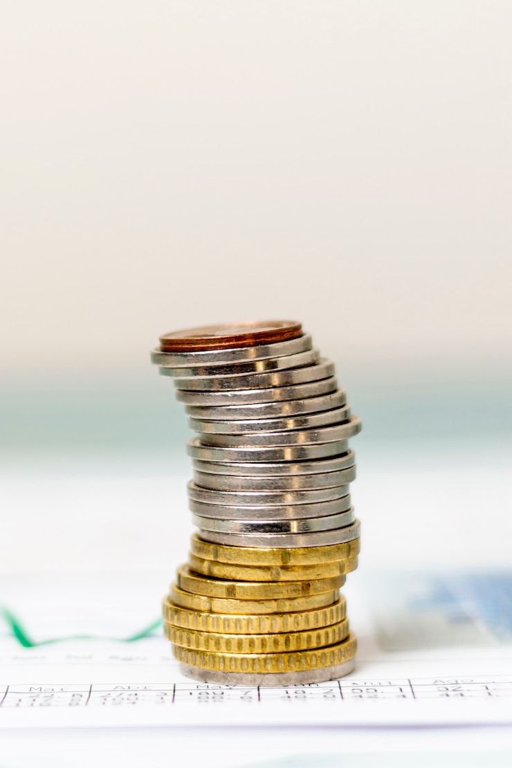 Free Photo close-up pile of coins with blurred background