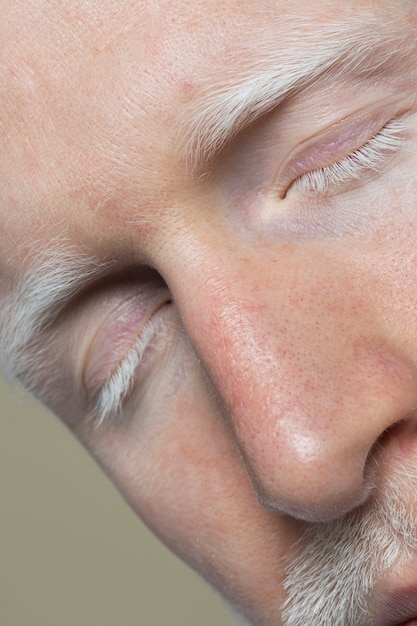 Free photo close up on pores on man face