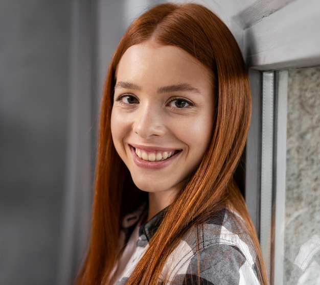 Free photo close up portrait of adorable woman