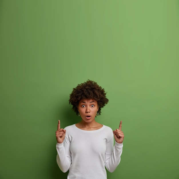 Free photo close up portrait of an attractive young woman isolated