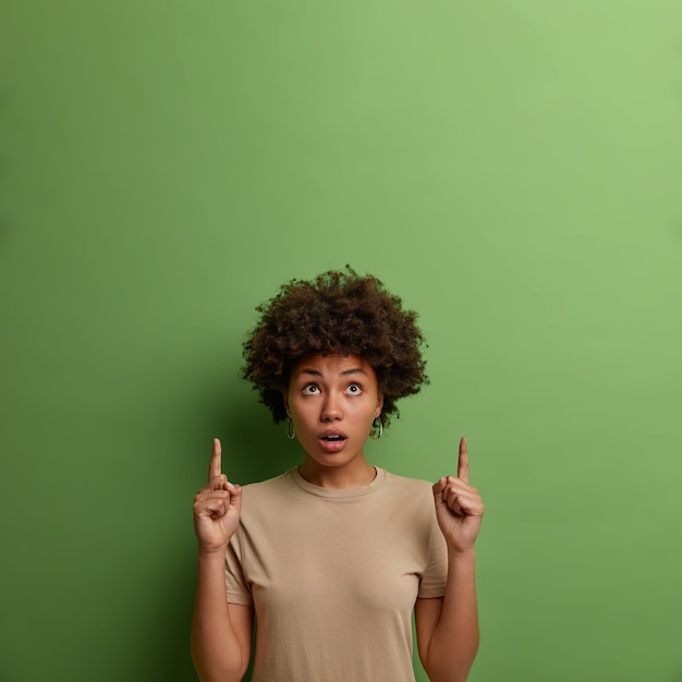 Free photo close up portrait of an attractive young woman isolated