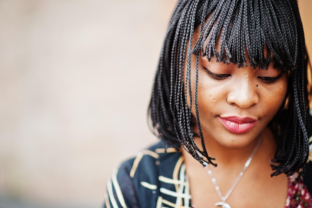 美しいアフリカ系アメリカ人女性の肖像画をクローズアップ