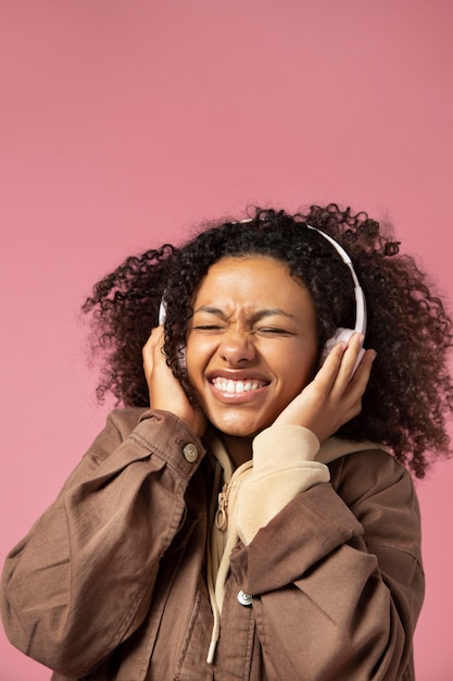 Free photo close up portrait of beautiful teenager