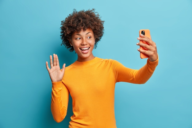 Free photo close up portrait of curly haired young woman isolated