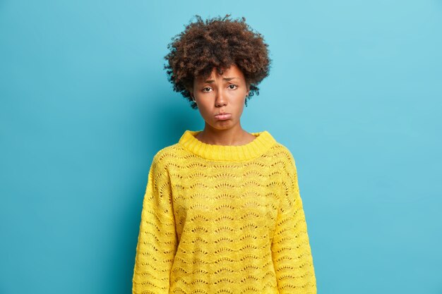 Free photo close up portrait of curly haired young woman isolated